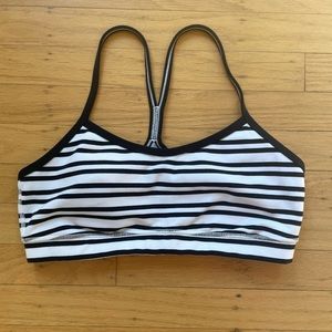 Lululemon Flow Y Bra- Twin strip black/white